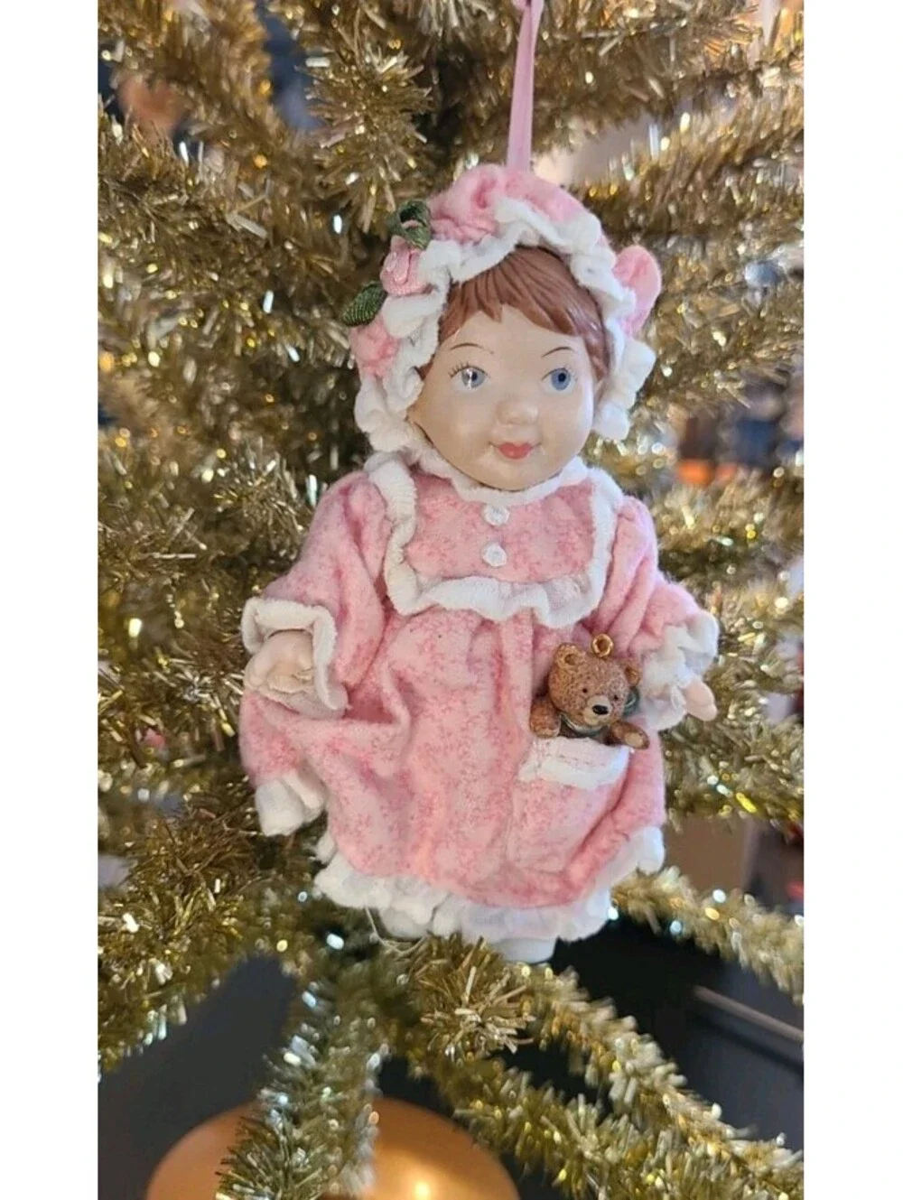 Mistletoe Miss Hallmark Keepsake Ornament Jointed Arms & Legs 2001